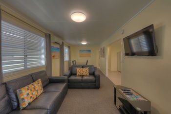 Alex Beach Cabins - Accommodation Gold Coast 14