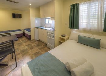 Alex Beach Cabins - Accommodation Gold Coast 35