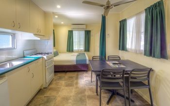 Alex Beach Cabins - Accommodation Gold Coast 36