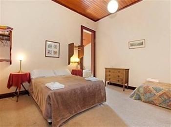 The Victoria & Albert Guesthouse - Gold Coast 4U 13