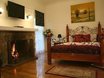 Tudor Cottages Mt Dandenong - Accommodation Gold Coast 3