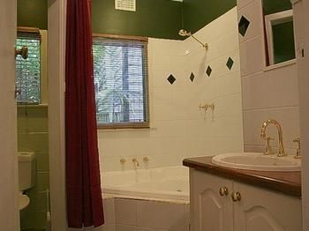 Tudor Cottages Mt Dandenong - Accommodation Gold Coast 7