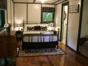 Tudor Cottages Mt Dandenong - Accommodation Gold Coast 9