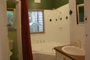 Tudor Cottages Mt Dandenong - Accommodation Gold Coast 12