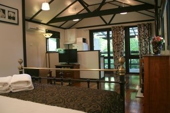 Tudor Cottages Mt Dandenong - Accommodation Gold Coast 19