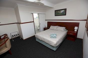 Across Country Motel And Serviced Apartments - Accommodation Gold Coast 2