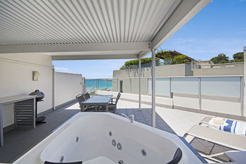 On The Beach Noosa - Accommodation Gold Coast 3