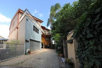Rooftops Bed & Breakfast - Gold Coast 4U 2