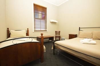 Peden's Hotel - Accommodation Gold Coast 0