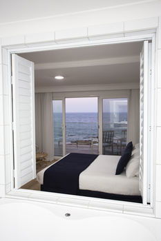 Ocean Front At The Entrance - Accommodation Gold Coast 7