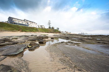 Ocean Front At The Entrance - Accommodation Gold Coast 9