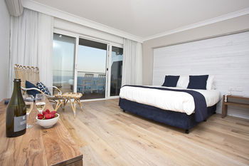 Ocean Front At The Entrance - Accommodation Gold Coast 10