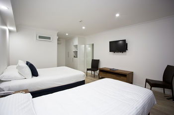 Ocean Front At The Entrance - Accommodation Gold Coast 12