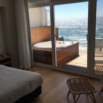 Ocean Front At The Entrance - Accommodation Gold Coast 29