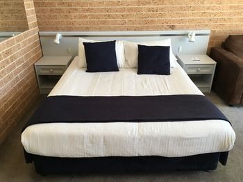 Ocean Front At The Entrance - Accommodation Gold Coast 31
