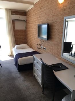 Ocean Front At The Entrance - Accommodation Gold Coast 34