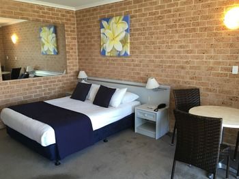 Ocean Front At The Entrance - Accommodation Gold Coast 36