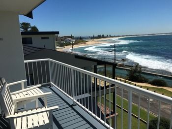 Ocean Front At The Entrance - Accommodation Gold Coast 41