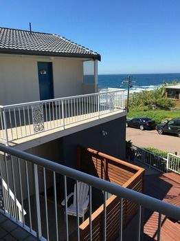 Ocean Front At The Entrance - Accommodation Gold Coast 43
