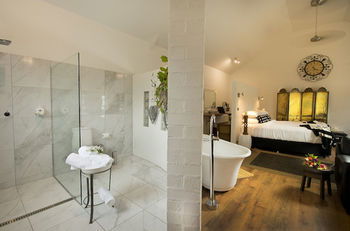 The Villa - Country House Retreat - Accommodation Gold Coast 7