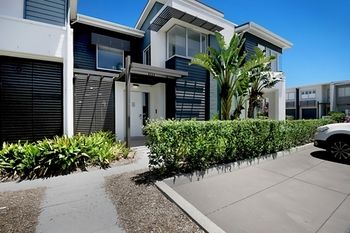 Magenta Studio Room - Accommodation Gold Coast 0