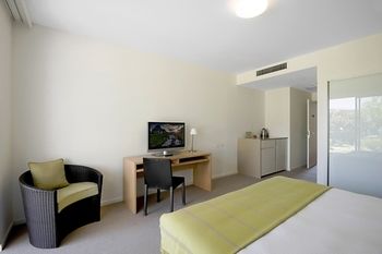 Magenta Studio Room - Accommodation Gold Coast 4