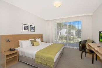 Magenta Studio Room - Accommodation Gold Coast 7