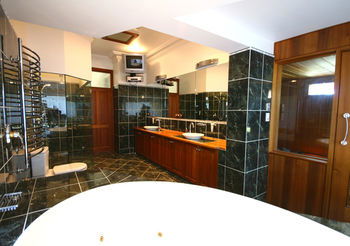 Relaxin - Accommodation Gold Coast 0