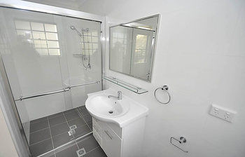 Balmain 1 Mont Furnished Apartment - Accommodation Gold Coast 0