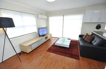 Balmain 1 Mont Furnished Apartment - Accommodation Gold Coast 3