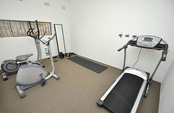 Balmain 1 Mont Furnished Apartment - Accommodation Gold Coast 6