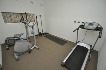 Balmain 2 Mont Furnished Apartment - Accommodation Gold Coast 1