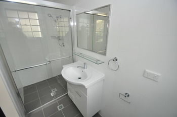 Balmain 2 Mont Furnished Apartment - Accommodation Gold Coast 2