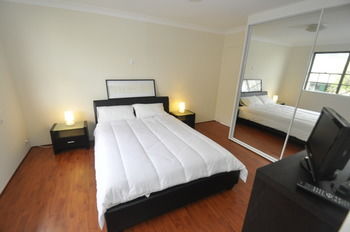 Balmain 2 Mont Furnished Apartment - Accommodation Gold Coast 4