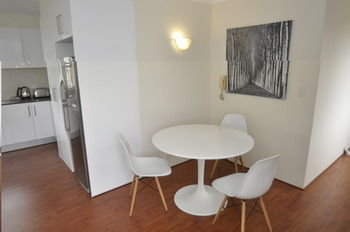 Balmain 2 Mont Furnished Apartment - Accommodation Gold Coast 10