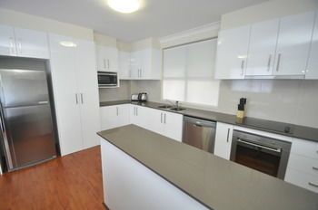 Balmain 2 Mont Furnished Apartment - Accommodation Gold Coast 12