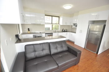 Balmain 2 Mont Furnished Apartment - Accommodation Gold Coast 14