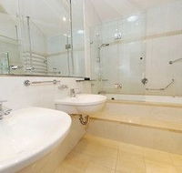Neutral Bay 46 Young Furnished Apartment - Gold Coast 4U