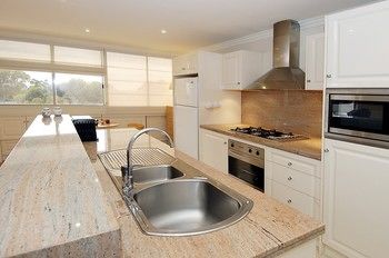 Neutral Bay 46 Young Furnished Apartment - Gold Coast 4U 4