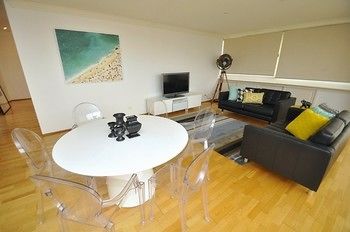 Neutral Bay 46 Young Furnished Apartment - Gold Coast 4U 8