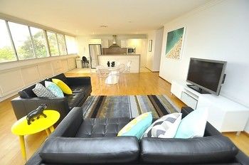 Neutral Bay 46 Young Furnished Apartment - Gold Coast 4U 10