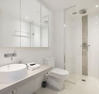 Melbourne Fully Self Contained Modern Studio Apartment 4505B - Accommodation Gold Coast