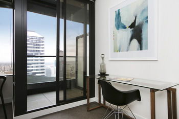Melbourne Fully Self Contained Modern 1 Bed Apartment 4505A - Accommodation Gold Coast 3
