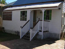 A Pine Cottage - Accommodation Gold Coast 0