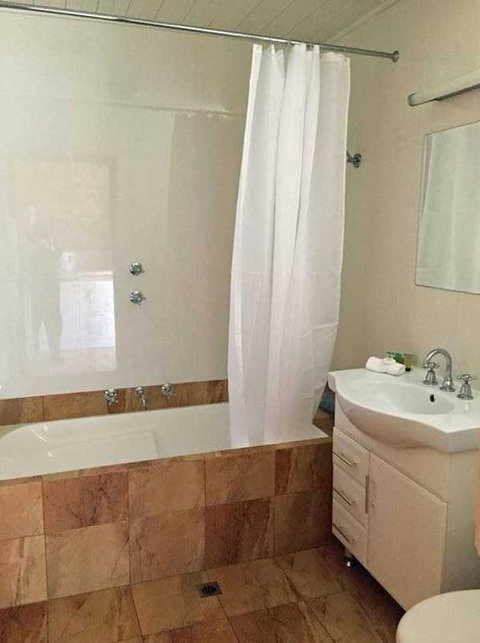 Coonawarra Units - Accommodation Gold Coast 4