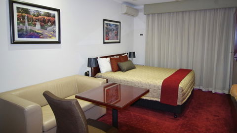 BEST WESTERN Ensenada Motor Inn - Accommodation Gold Coast 0