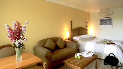 Best Western Plus The Tudor Box Hill - Accommodation Gold Coast 1