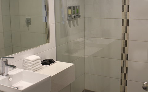 BEST WESTERN Riverside Apartments - Accommodation Gold Coast 3