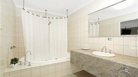 Quality Inn & Suites The Menzies - Accommodation Gold Coast 0