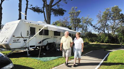Eastern Beach Holiday Park - Accommodation Gold Coast 0